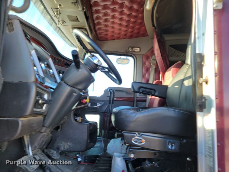 image for item ME9685 2007 Kenworth T600  semi truck