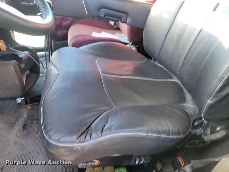 image for item ME9685 2007 Kenworth T600  semi truck