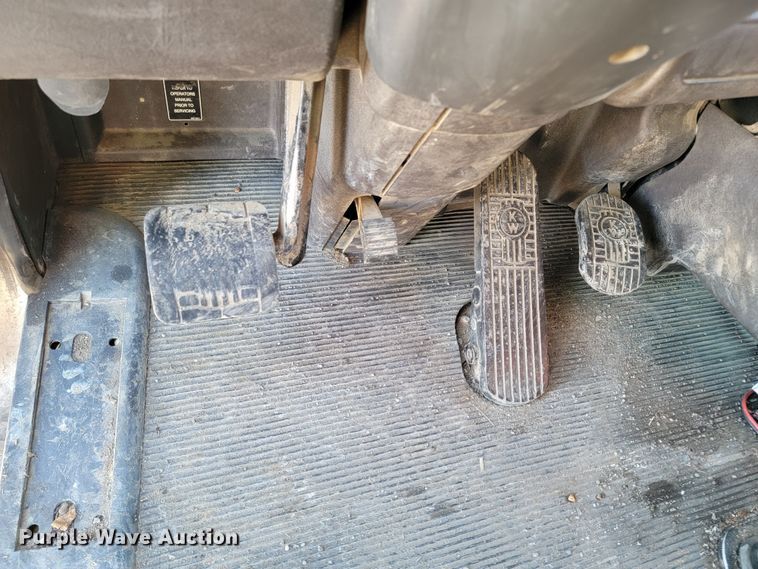 image for item ME9685 2007 Kenworth T600  semi truck