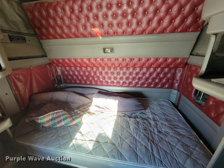 image for item ME9685 2007 Kenworth T600  semi truck