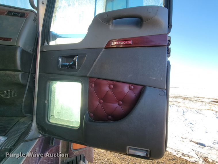 image for item ME9685 2007 Kenworth T600  semi truck