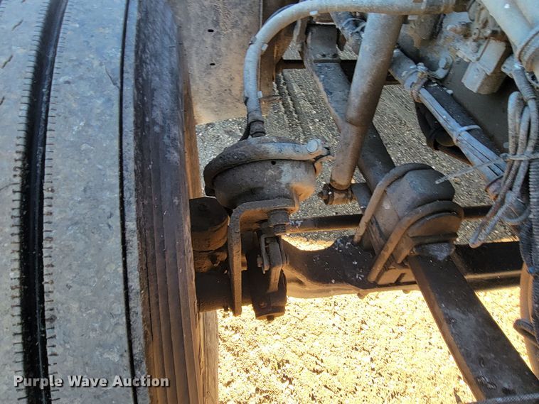 image for item ME9685 2007 Kenworth T600  semi truck