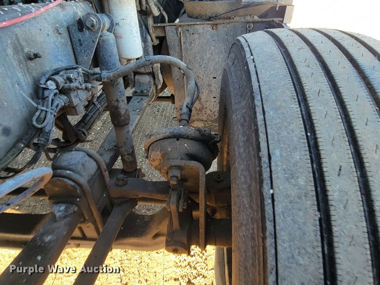 image for item ME9685 2007 Kenworth T600  semi truck