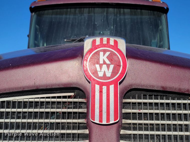 image for item ME9685 2007 Kenworth T600  semi truck