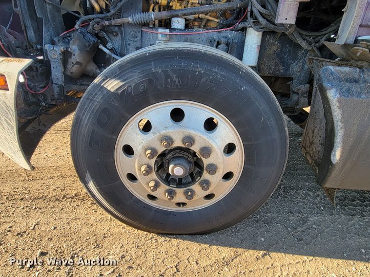 image for item ME9685 2007 Kenworth T600  semi truck