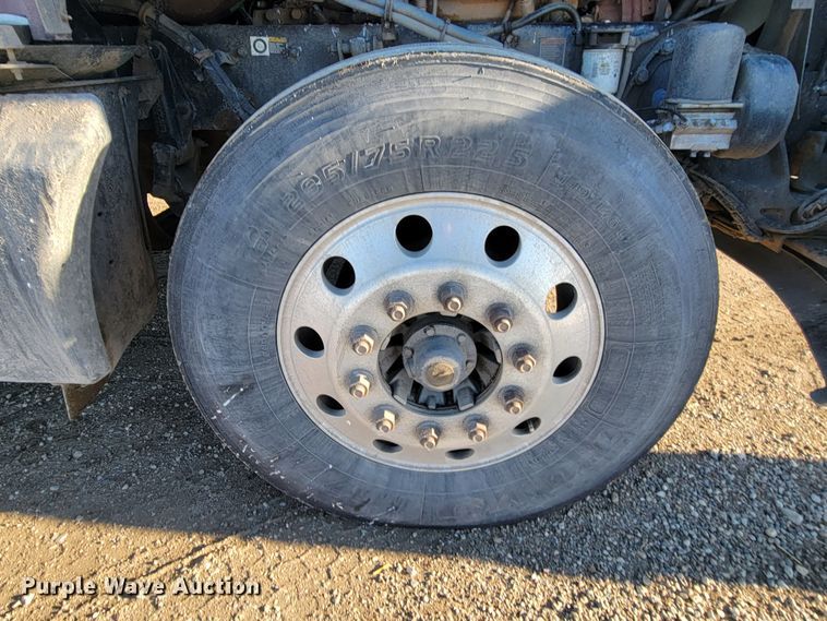 image for item ME9685 2007 Kenworth T600  semi truck