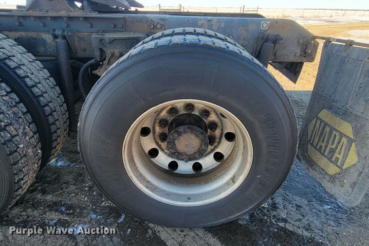 image for item ME9685 2007 Kenworth T600  semi truck