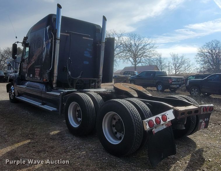 image for item MH9678 2005 Freightliner Century Class ST  semi truck