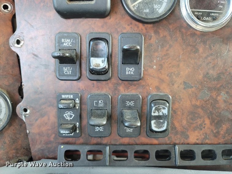 image for item MH9678 2005 Freightliner Century Class ST  semi truck