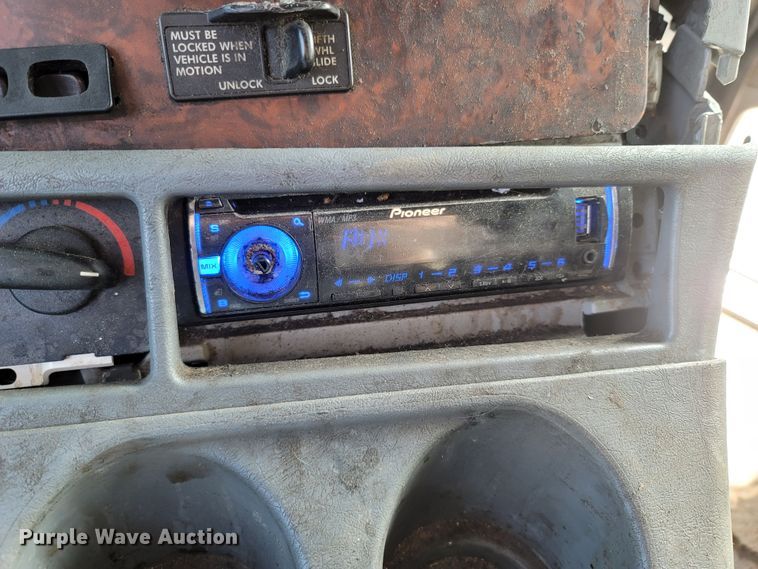 image for item MH9678 2005 Freightliner Century Class ST  semi truck