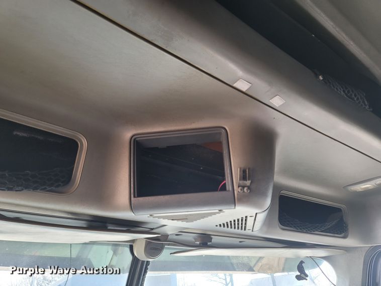 image for item MH9678 2005 Freightliner Century Class ST  semi truck