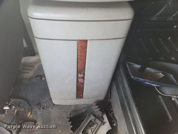 image for item MH9678 2005 Freightliner Century Class ST  semi truck