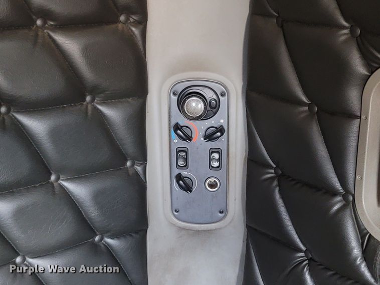 image for item MH9678 2005 Freightliner Century Class ST  semi truck