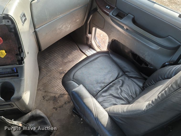 image for item MH9678 2005 Freightliner Century Class ST  semi truck