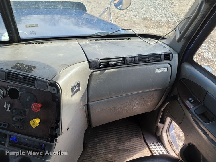 image for item MH9678 2005 Freightliner Century Class ST  semi truck