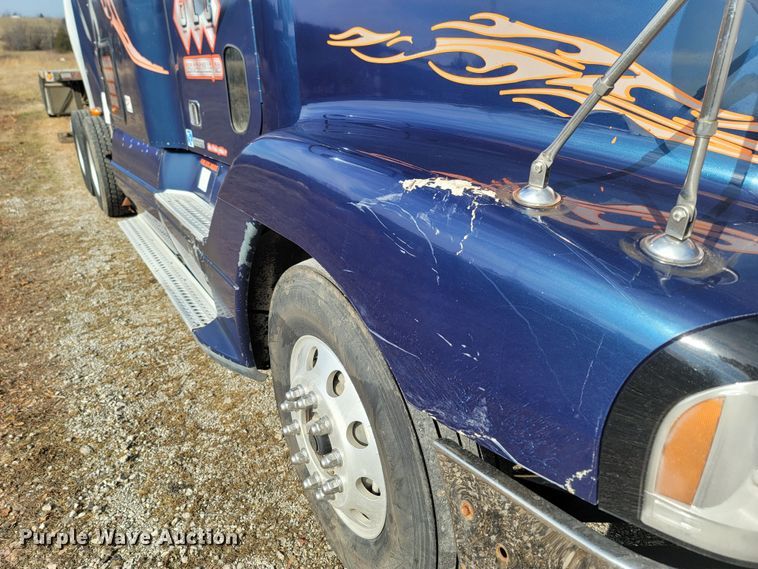 image for item MH9678 2005 Freightliner Century Class ST  semi truck