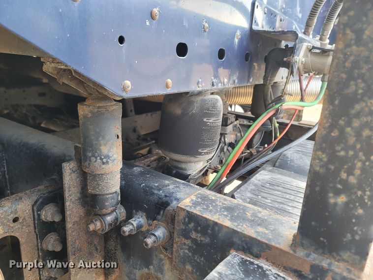 image for item MH9678 2005 Freightliner Century Class ST  semi truck