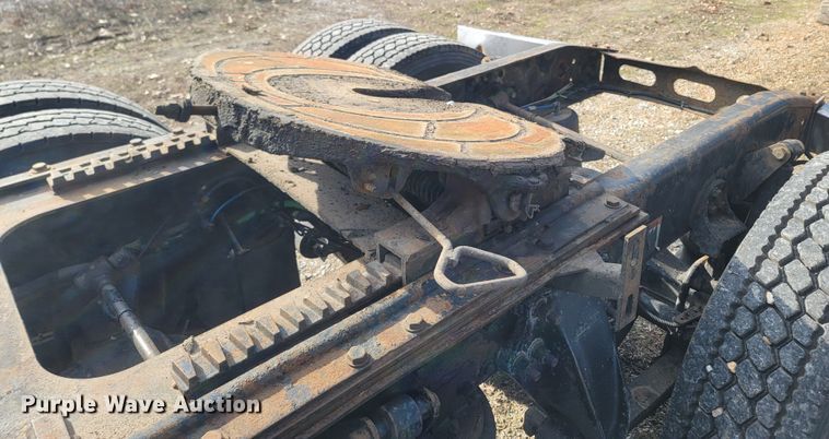 image for item MH9678 2005 Freightliner Century Class ST  semi truck