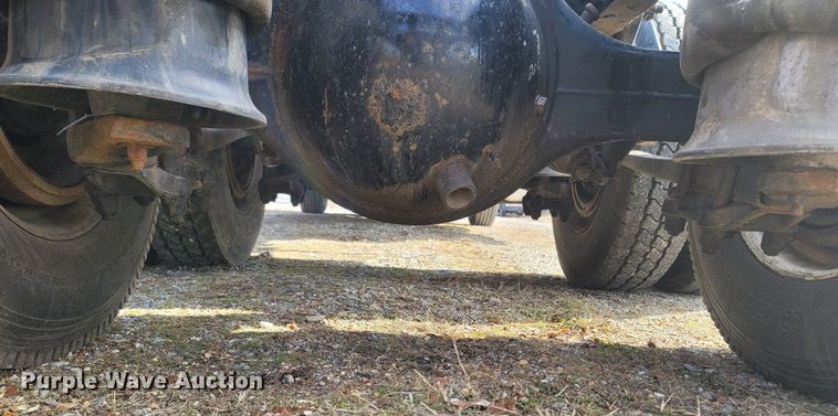 image for item MH9678 2005 Freightliner Century Class ST  semi truck