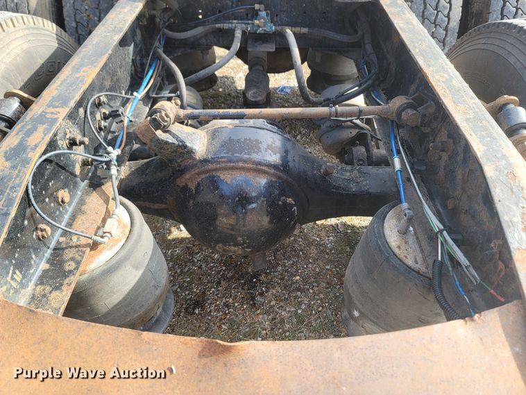 image for item MH9678 2005 Freightliner Century Class ST  semi truck