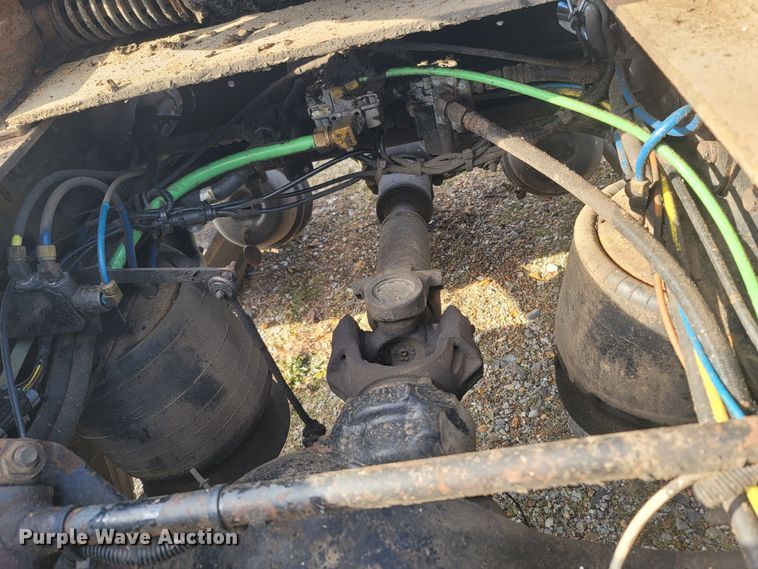 image for item MH9678 2005 Freightliner Century Class ST  semi truck