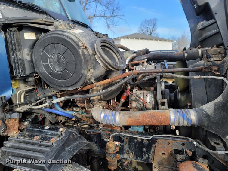 image for item MH9678 2005 Freightliner Century Class ST  semi truck