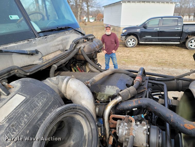 image for item MH9678 2005 Freightliner Century Class ST  semi truck