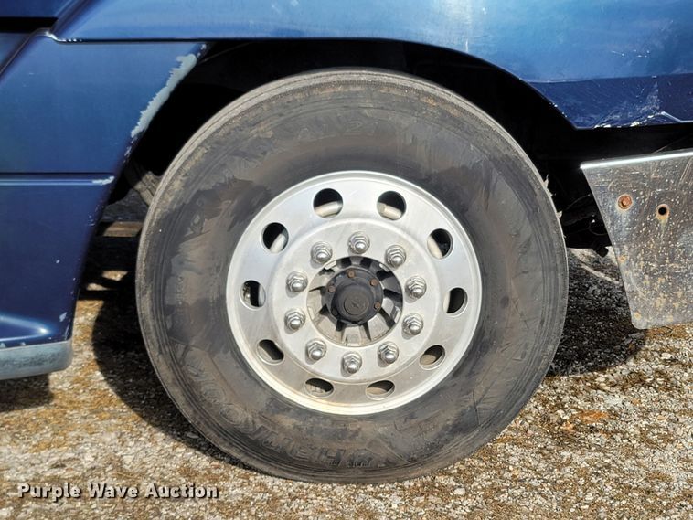 image for item MH9678 2005 Freightliner Century Class ST  semi truck