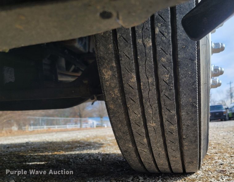 image for item MH9678 2005 Freightliner Century Class ST  semi truck