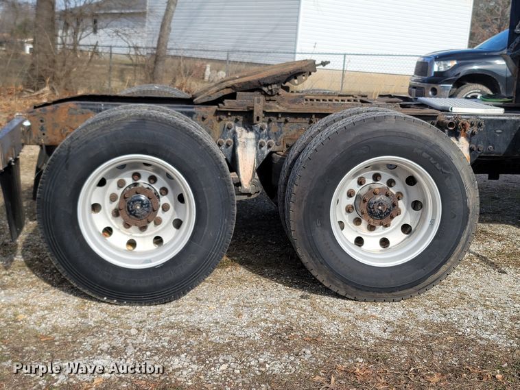 image for item MH9678 2005 Freightliner Century Class ST  semi truck