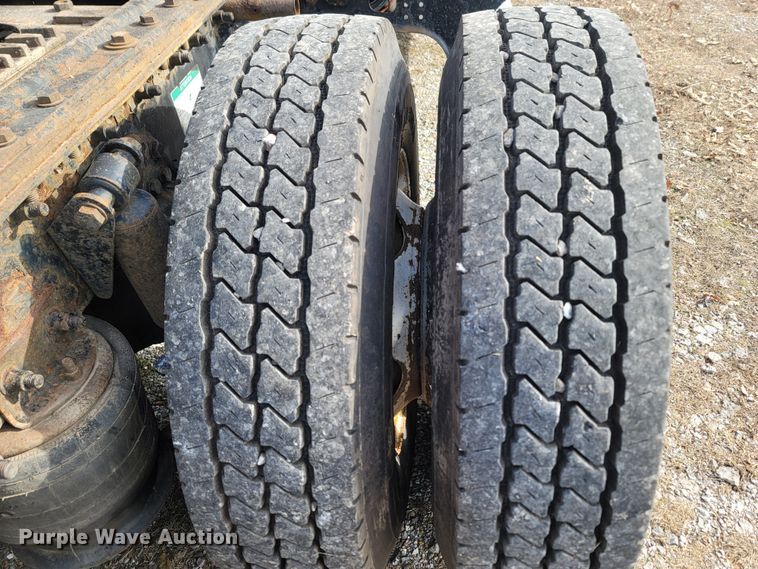 image for item MH9678 2005 Freightliner Century Class ST  semi truck