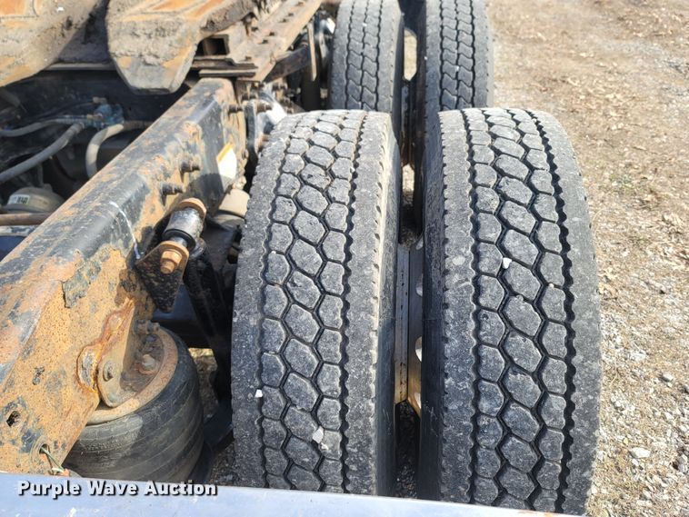 image for item MH9678 2005 Freightliner Century Class ST  semi truck