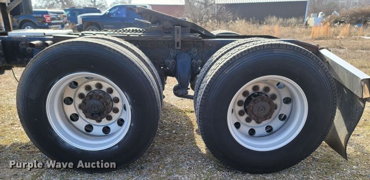 image for item MH9678 2005 Freightliner Century Class ST  semi truck