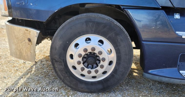 image for item MH9678 2005 Freightliner Century Class ST  semi truck