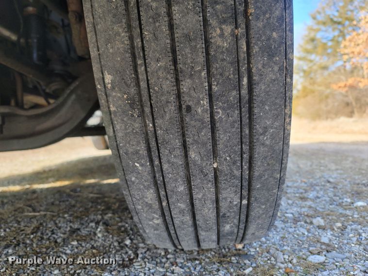 image for item MH9678 2005 Freightliner Century Class ST  semi truck