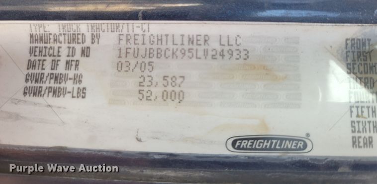 image for item MH9678 2005 Freightliner Century Class ST  semi truck