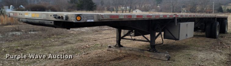 image for item MH9679 2002 Utility Trailers  flatbed trailer