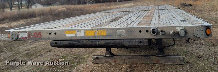 image for item MH9679 2002 Utility Trailers  flatbed trailer