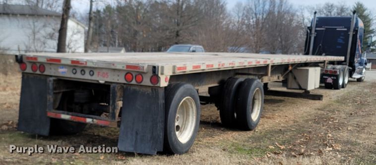 image for item MH9679 2002 Utility Trailers  flatbed trailer