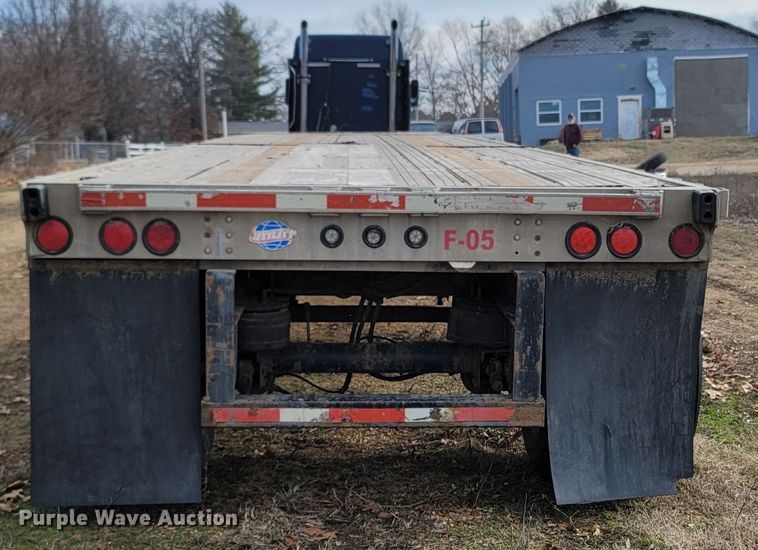 image for item MH9679 2002 Utility Trailers  flatbed trailer