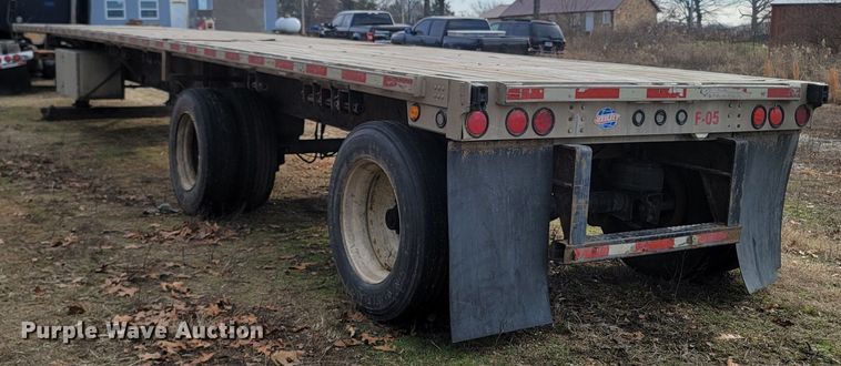 image for item MH9679 2002 Utility Trailers  flatbed trailer