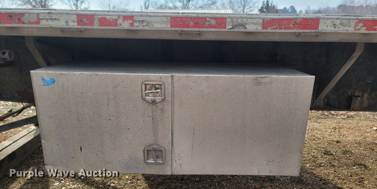 image for item MH9679 2002 Utility Trailers  flatbed trailer