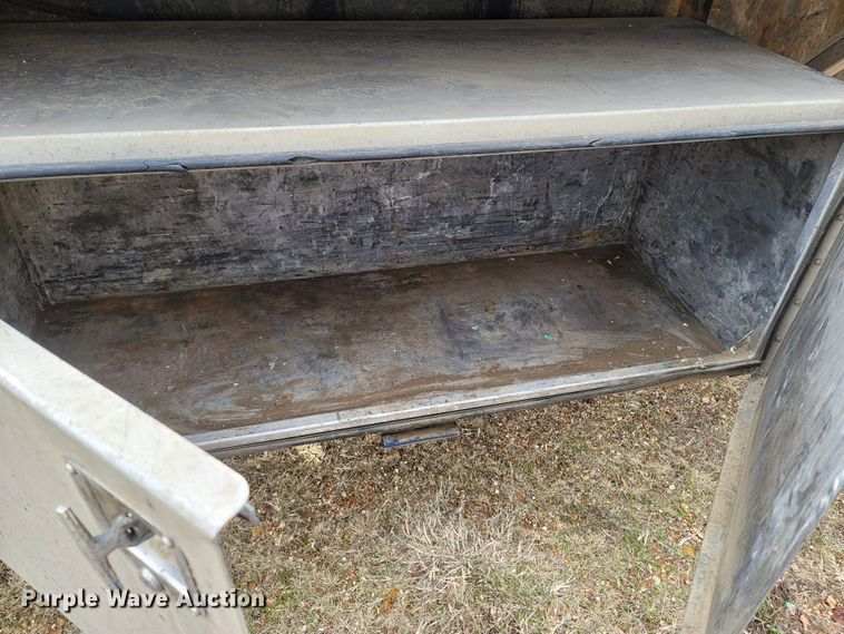 image for item MH9679 2002 Utility Trailers  flatbed trailer