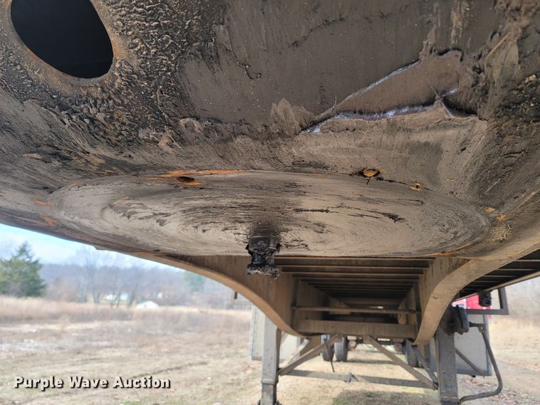 image for item MH9679 2002 Utility Trailers  flatbed trailer