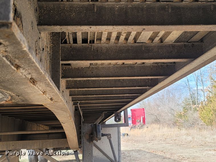 image for item MH9679 2002 Utility Trailers  flatbed trailer