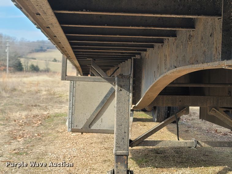 image for item MH9679 2002 Utility Trailers  flatbed trailer