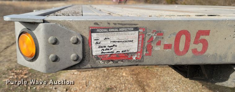 image for item MH9679 2002 Utility Trailers  flatbed trailer