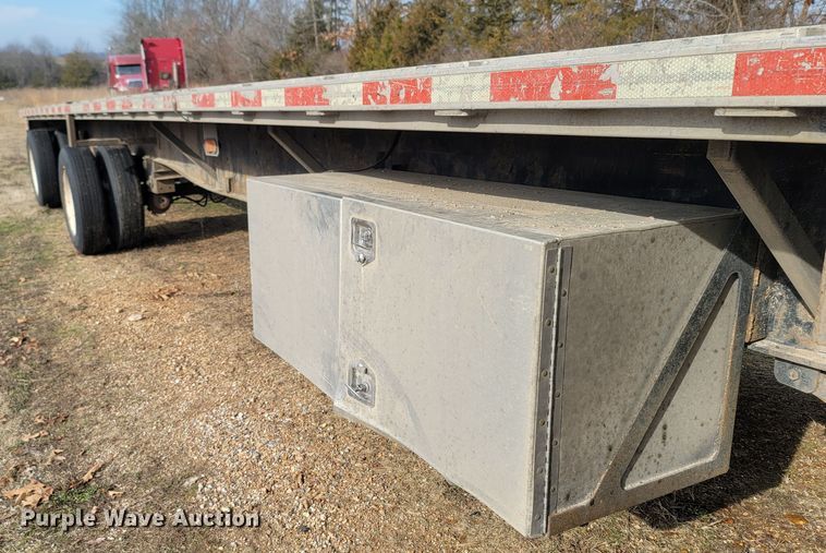 image for item MH9679 2002 Utility Trailers  flatbed trailer