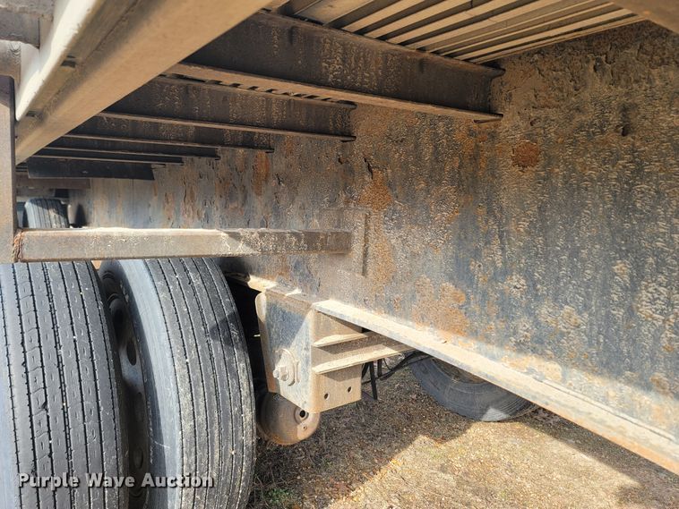 image for item MH9679 2002 Utility Trailers  flatbed trailer