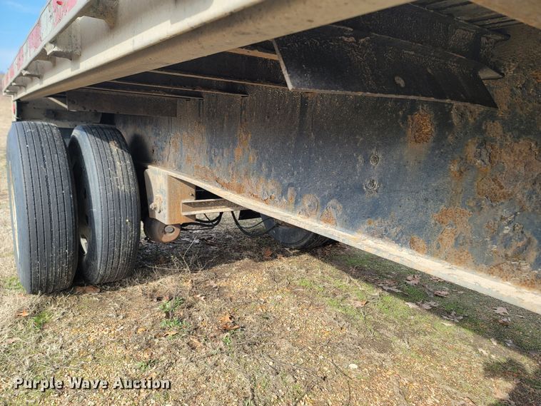 image for item MH9679 2002 Utility Trailers  flatbed trailer